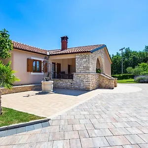 https://villa-krizanci.in-istria.net