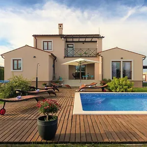 https://villa-nana.in-istria.net